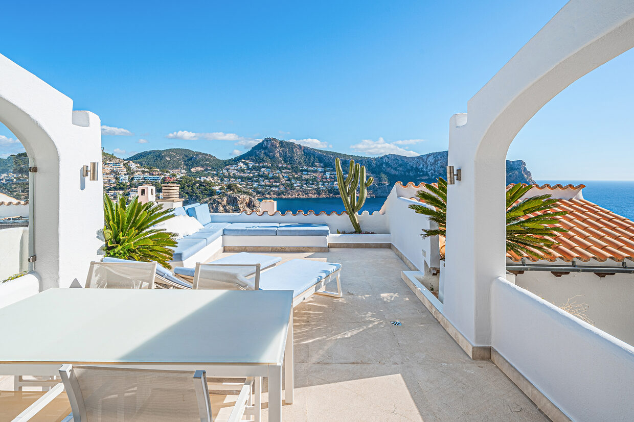 Unique Apartment with Stunning Sea and Harbor Views